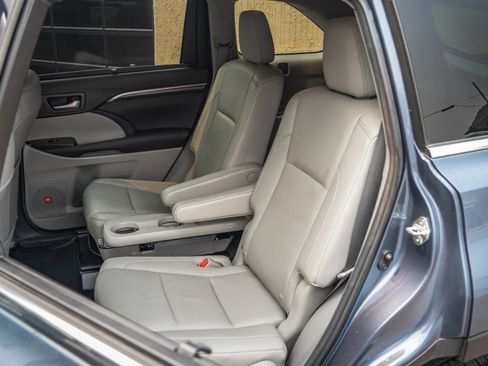 Used 2015 Toyota Highlander Limited Platinum AWD/4WD image 17