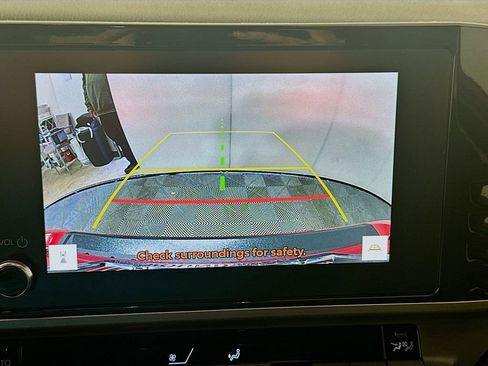 Used 2025 Toyota Camry SE image 14