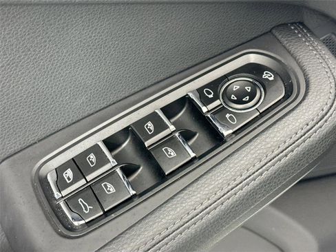 Used 2024 Porsche Macan Turbo image 28