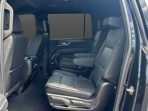 Used 2025 GMC Yukon XL Denali AWD/4WD image 14