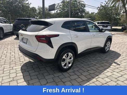 Used 2025 Chevrolet Trax LS FWD image 38