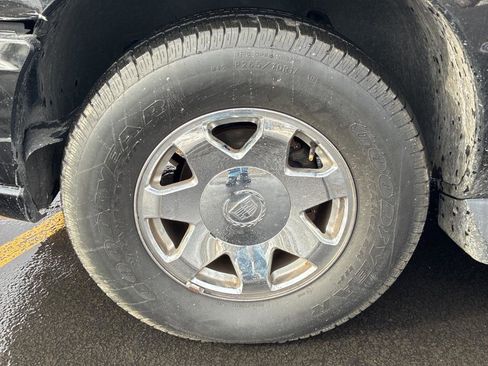 Used 2005 Cadillac Escalade ESV AWD image 30