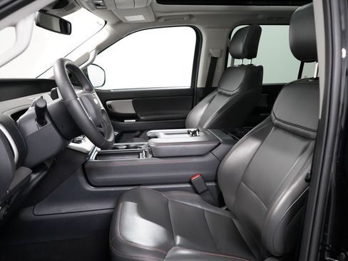 Used 2025 Ford Expedition Active AWD/4WD image 13