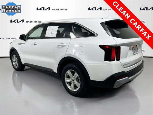 Certified 2024 Kia Sorento LX image 7