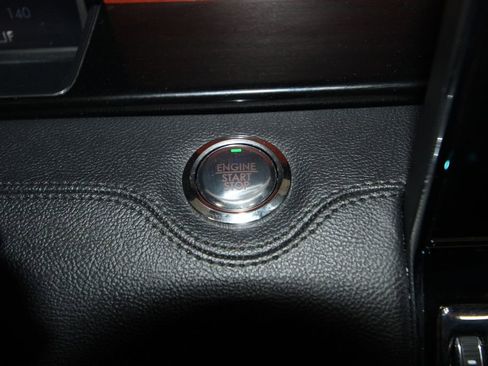 Used 2024 Lincoln Navigator Reserve image 13