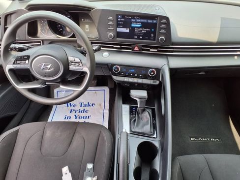 Used 2023 Hyundai Elantra SEL image 12