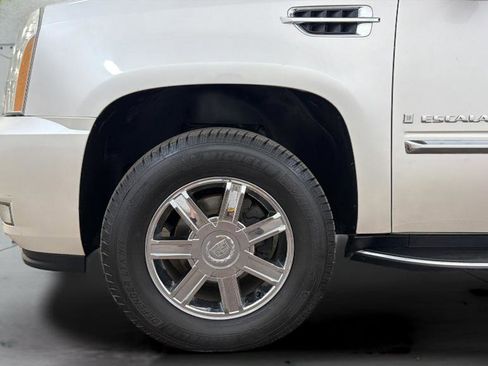 Used 2007 Cadillac Escalade AWD w/ Climate Package image 36
