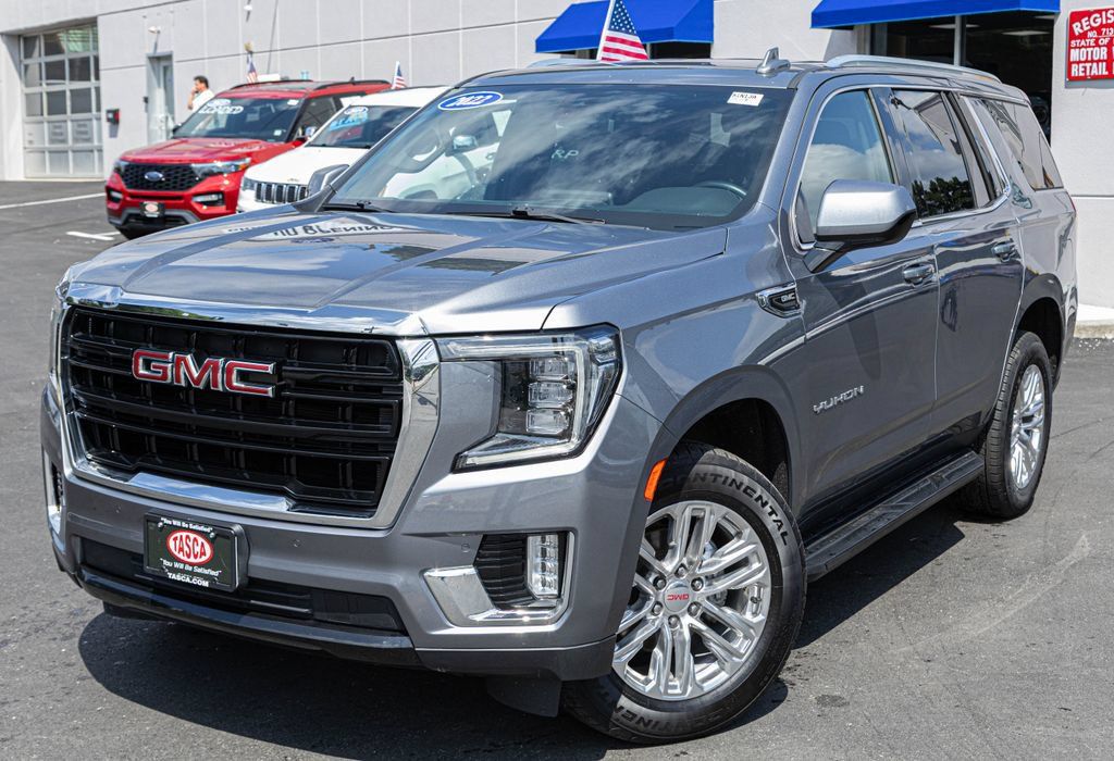 Used 2022 GMC Yukon SLE w/ Gmc Pro Safety Plus Package AWD/4WD image 1