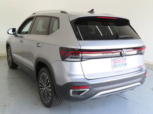 New 2025 Volkswagen Taos SE image 7