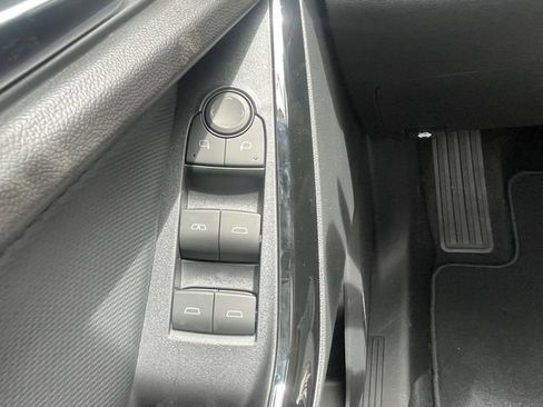 New 2027 Chevrolet Equinox LT w/ Convenience Package II FWD image 16