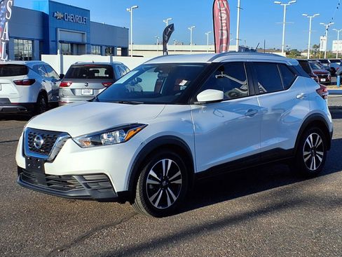 Used 2020 Nissan Kicks SV image 3
