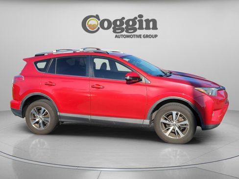Used 2017 Toyota RAV4 XLE FWD image 5