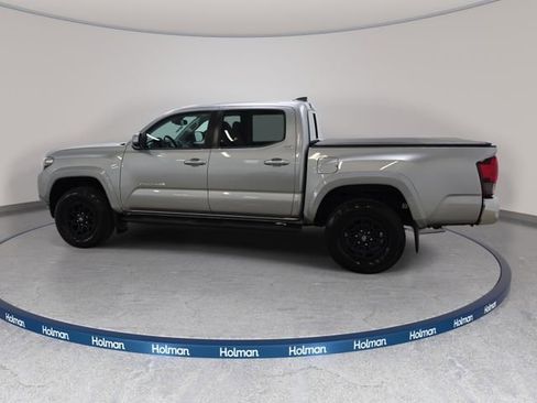 Certified 2021 Toyota Tacoma SR5 AWD/4WD image 9