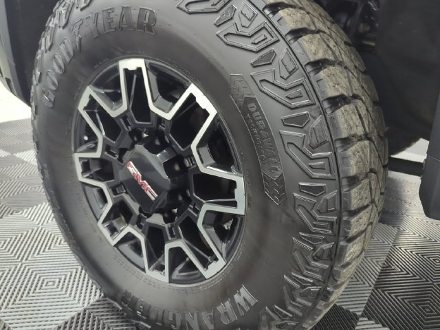 Used 2025 GMC Sierra 2500 AT4X AWD/4WD image 42