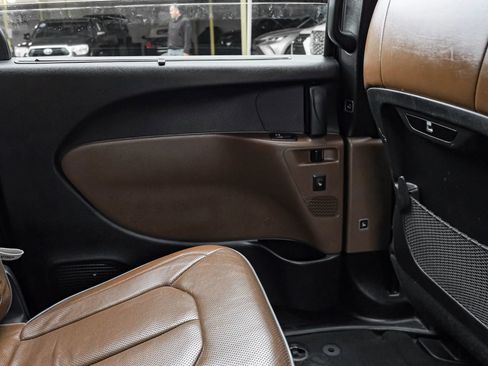 Used 2018 Chrysler Pacifica Limited image 48