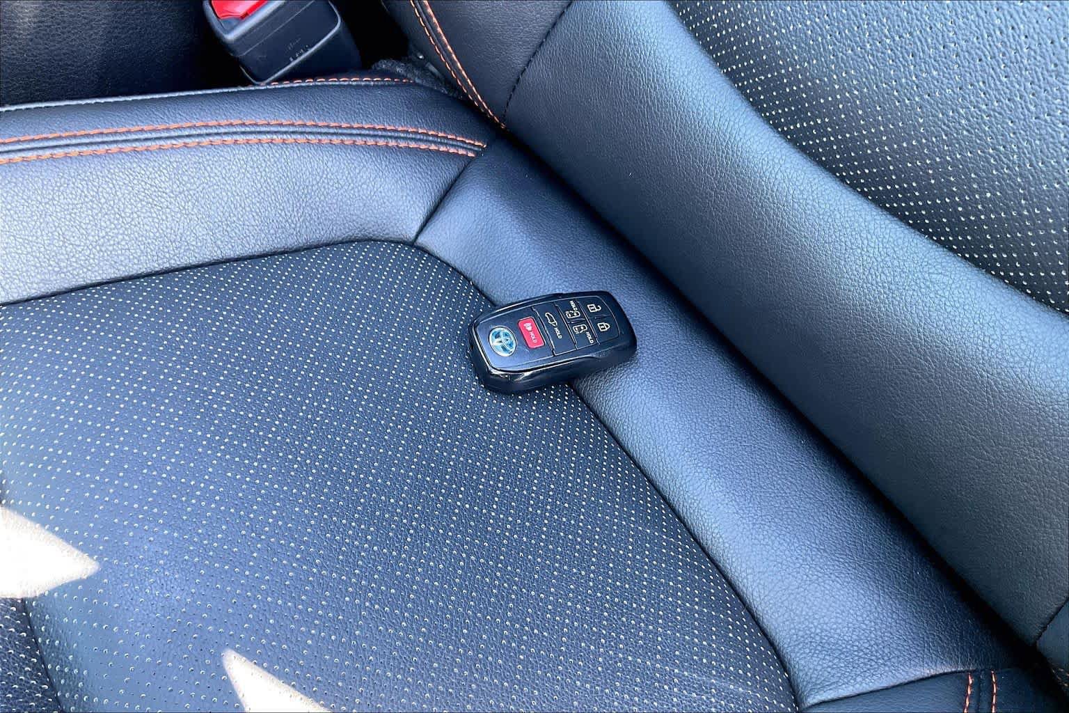 Used 2024 Toyota Sienna XSE w/ XSE Premium Package FWD image 14