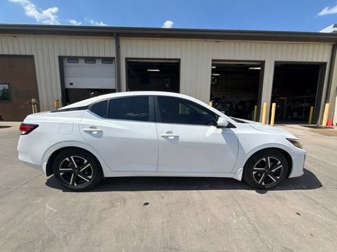 Used 2024 Nissan Sentra SV w/ All-Weather Package FWD image 2