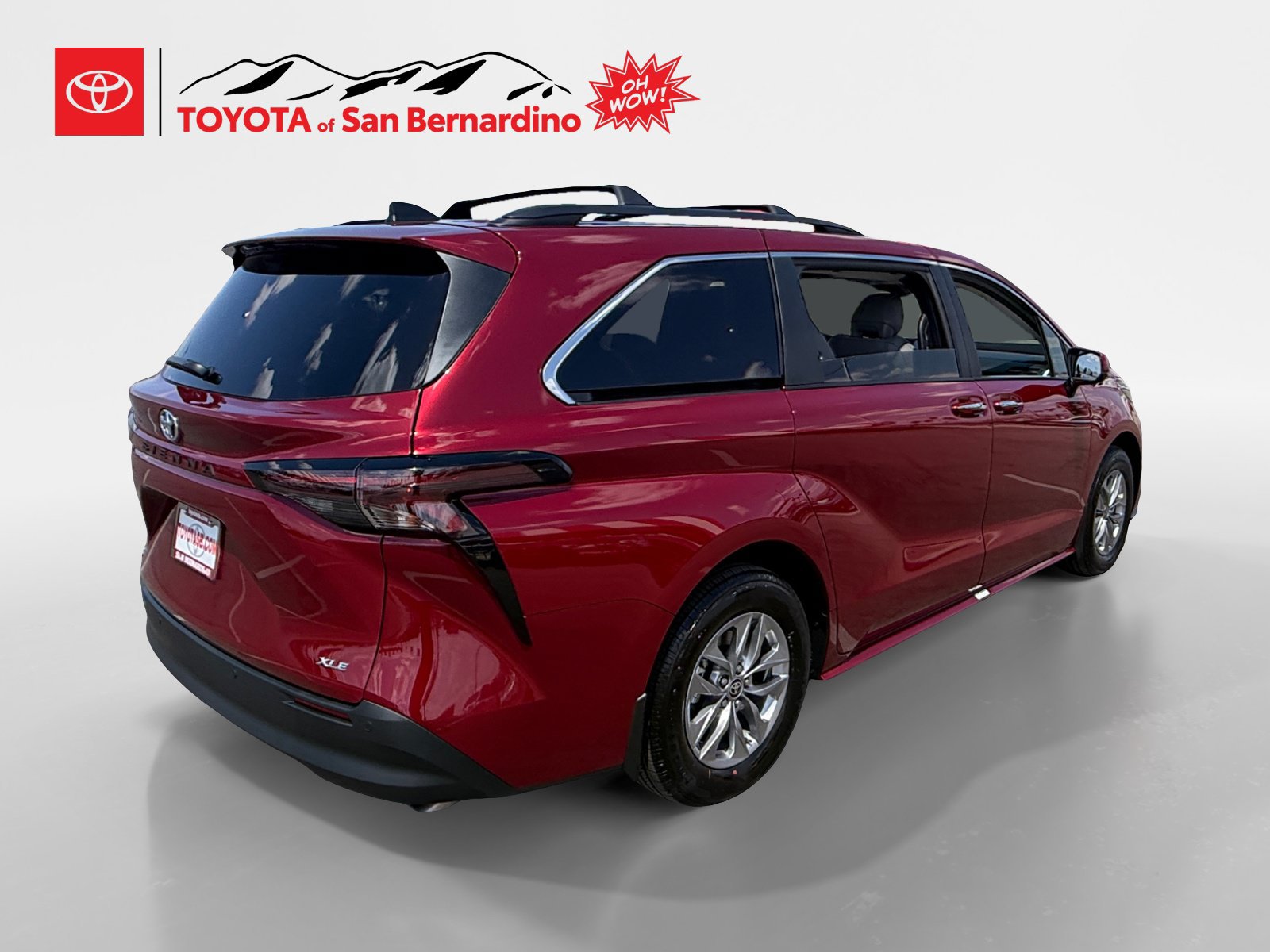 Certified 2026 Toyota Sienna XLE FWD image 5