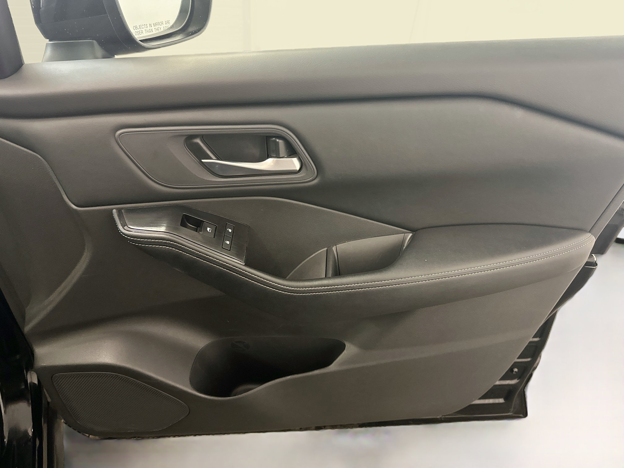 Used 2025 Nissan Rogue SV AWD/4WD image 33
