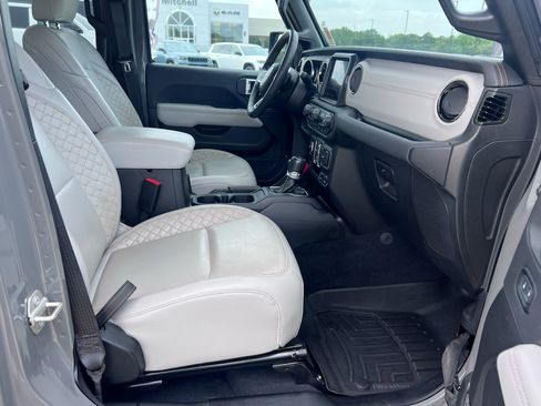 Used 2023 Jeep Gladiator Overland AWD/4WD image 14
