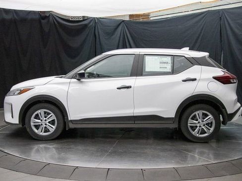 New 2025 Nissan Kicks Play S image 9