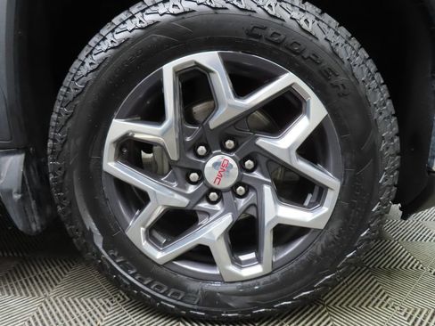 Used 2023 GMC Sierra 1500 SLE w/ Preferred Package image 8