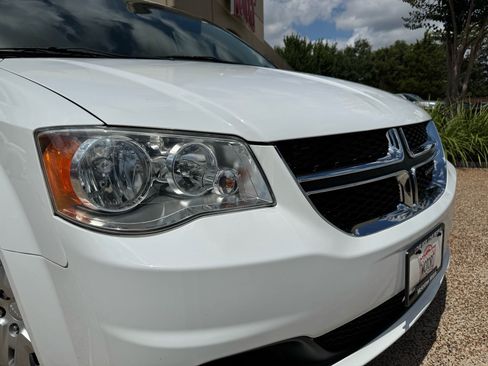 Used 2014 Dodge Grand Caravan SE w/ Quick Order Package 29E SE FWD image 2