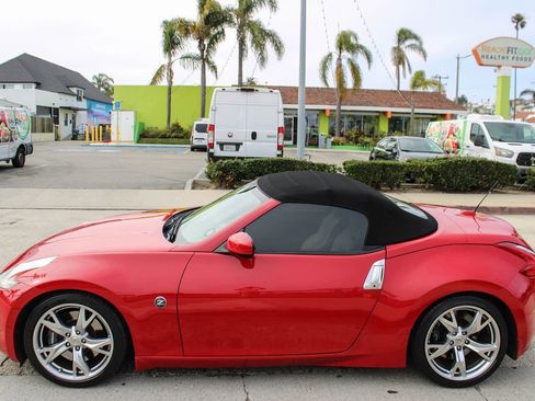 Used 2010 Nissan 370Z Touring w/ Sport Pkg RWD image 2