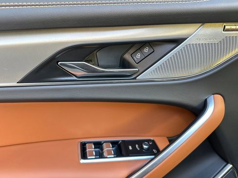 Used 2025 Jaguar F-PACE R-Dynamic S image 10