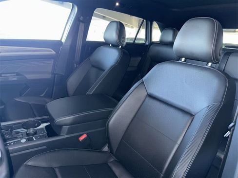 Used 2022 Volkswagen Atlas Cross Sport SE image 14