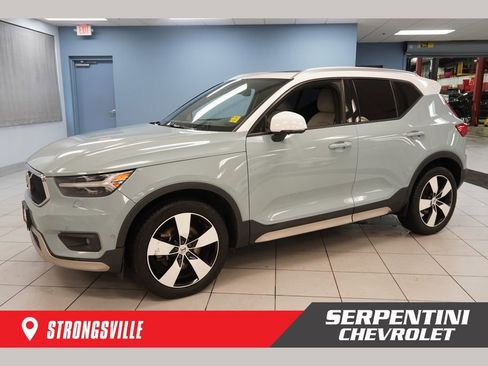 Used 2019 Volvo XC40 T5 Momentum AWD/4WD image 1