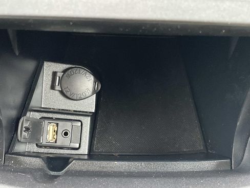 Used 2017 Toyota Camry LE FWD image 19