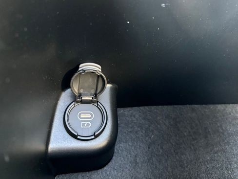 Used 2024 Kia Telluride EX w/ EX Captain's Chair Package image 34