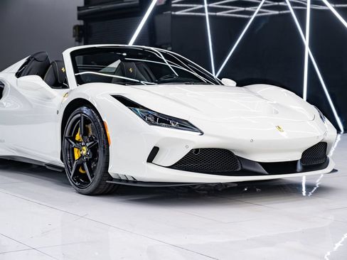 Used 2022 Ferrari F8 Tributo RWD image 7