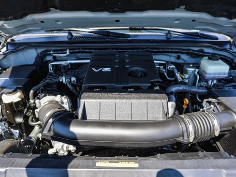 Used 2020 Nissan Frontier SV RWD image 14