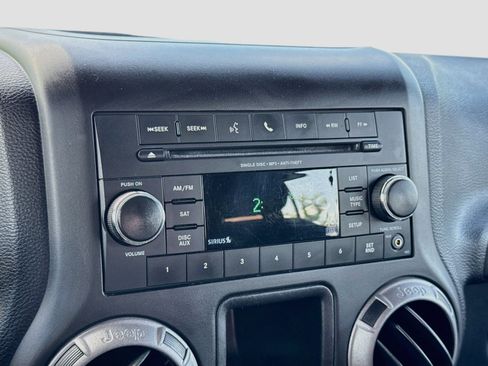 Used 2016 Jeep Wrangler Unlimited Sport w/ Connectivity Group AWD/4WD image 13