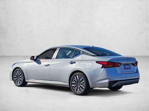 Used 2024 Nissan Altima 2.5 SV image 6