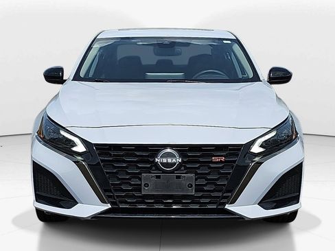 Used 2023 Nissan Altima 2.5 SR w/ SR Premium Package AWD/4WD image 9