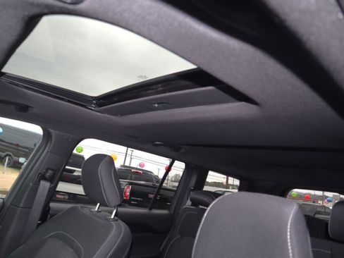 Used 2025 Jeep Grand Cherokee L Laredo image 15