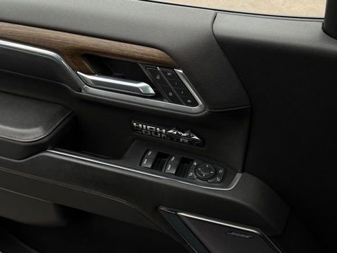 Used 2022 Chevrolet Silverado 1500 High Country w/ High Country Premium Package image 29