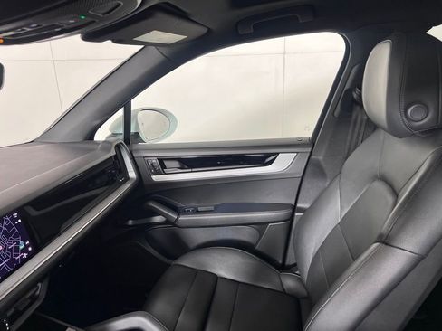 Certified 2024 Porsche Cayenne AWD/4WD image 23
