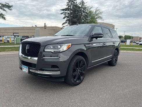 Used 2023 Lincoln Navigator Black Label AWD/4WD image 2