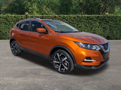 Used 2021 Nissan Rogue Sport SL image 2