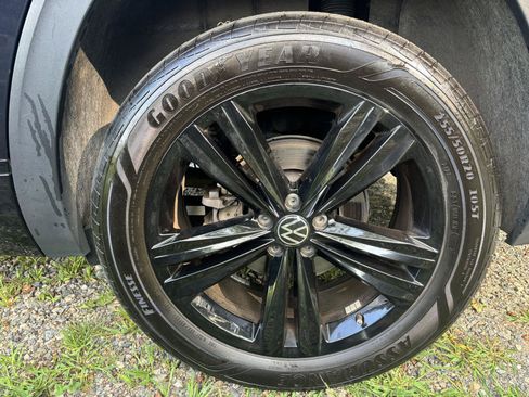 Used 2023 Volkswagen Atlas SEL R-Line AWD/4WD image 27