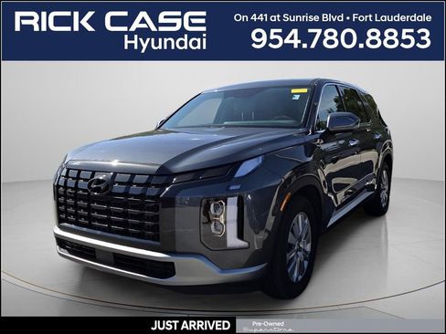 Certified 2025 Hyundai Palisade SE FWD image 1