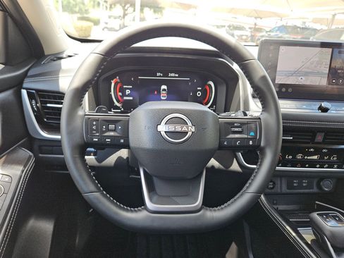 Certified 2025 Nissan Rogue Platinum w/ Platinum Premium Package FWD image 21