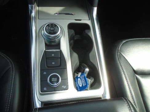 Used 2021 Ford Explorer XLT w/ Equipment Group 202A AWD/4WD image 17