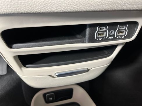 Used 2023 Chrysler Pacifica Touring-L FWD image 36