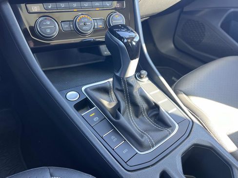 Certified 2024 Volkswagen Jetta SE w/ Panoramic Sunroof Package image 16