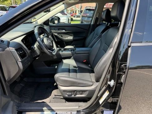 Used 2024 Nissan Rogue SL AWD/4WD image 17